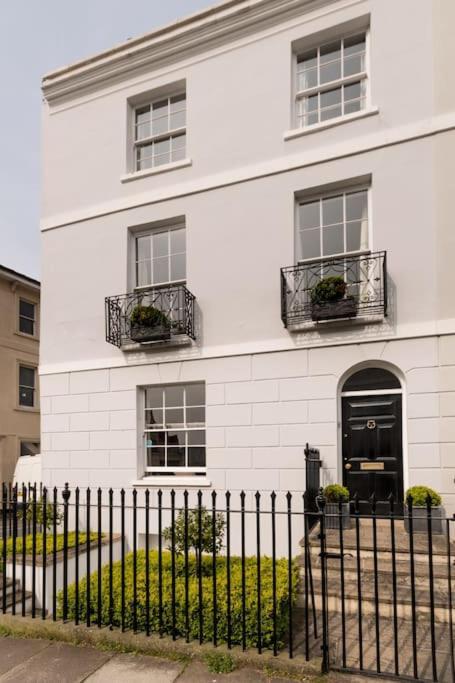 Four Bedroom Townhouse In Famous Suffolks Area Cheltenham Kültér fotó