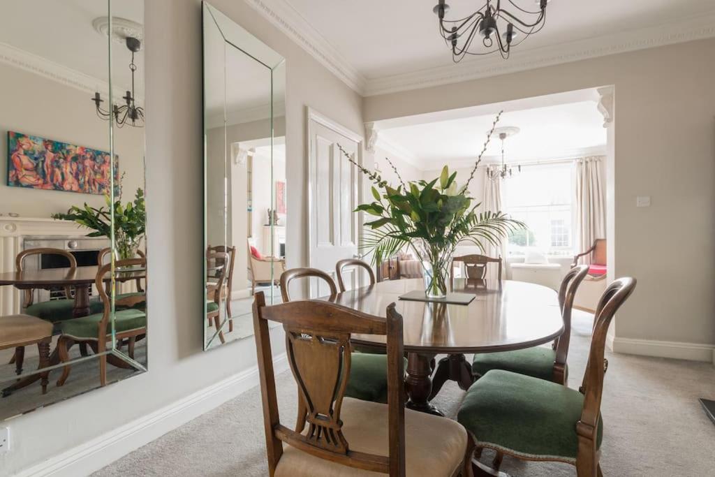 Four Bedroom Townhouse In Famous Suffolks Area Cheltenham Kültér fotó