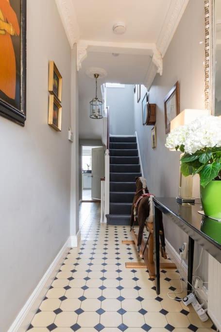 Four Bedroom Townhouse In Famous Suffolks Area Cheltenham Kültér fotó