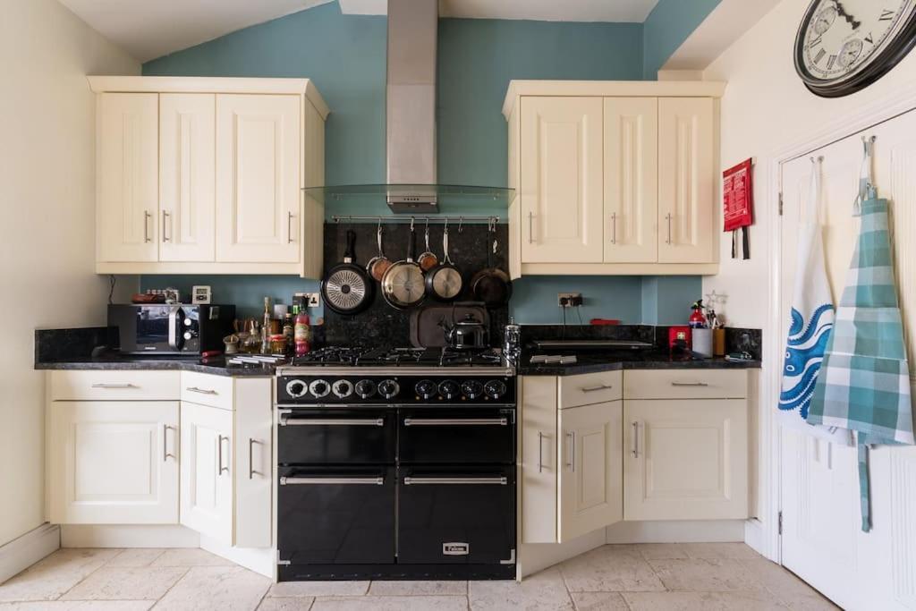 Four Bedroom Townhouse In Famous Suffolks Area Cheltenham Kültér fotó