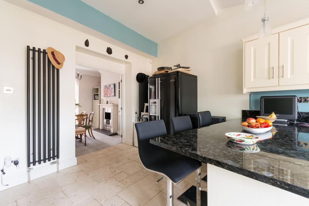 Four Bedroom Townhouse In Famous Suffolks Area Cheltenham Kültér fotó