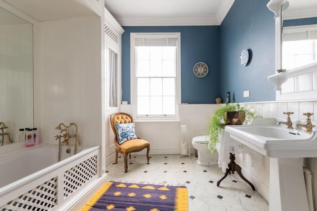 Four Bedroom Townhouse In Famous Suffolks Area Cheltenham Kültér fotó